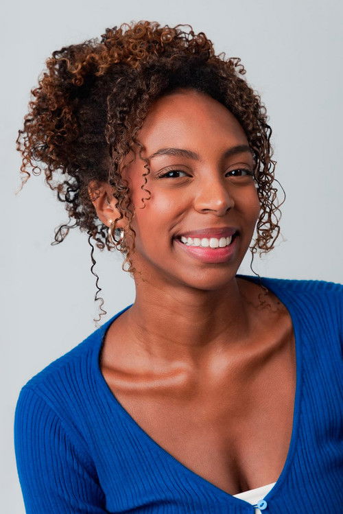 Bia Fonseca as Esther