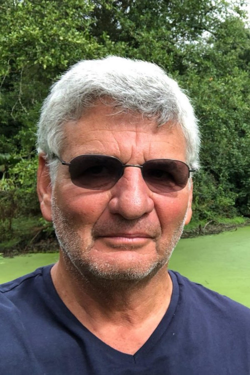 Andrew Pfeffer as Caucasian Prisoner