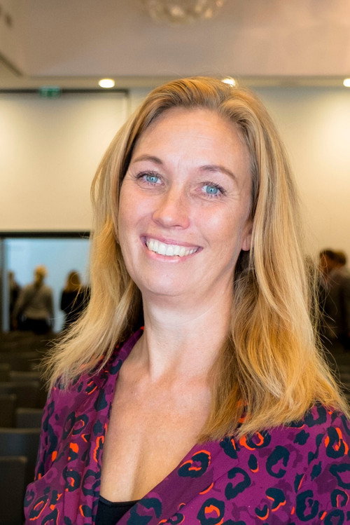 Emma Kronqvist as Jakobs dotter