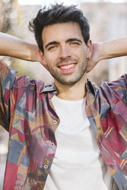 Julen Gerrikabeitia as Self - Cantant Cançó crèdits