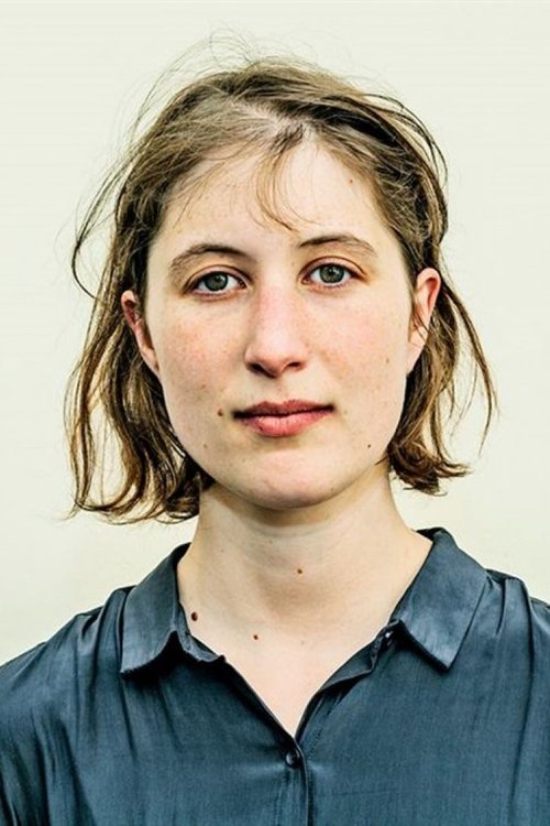 Jeanne Cohendy as Servant Mélanie