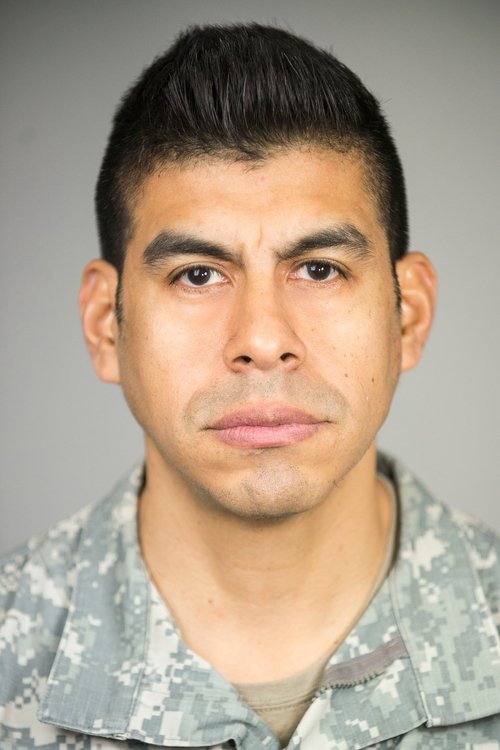 Cesar de León as Julio