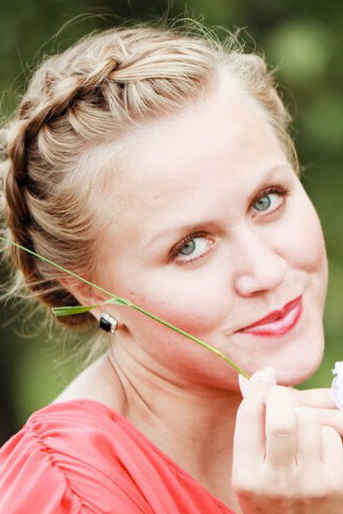 Yekaterina Kolesnik as Марина Макаренко