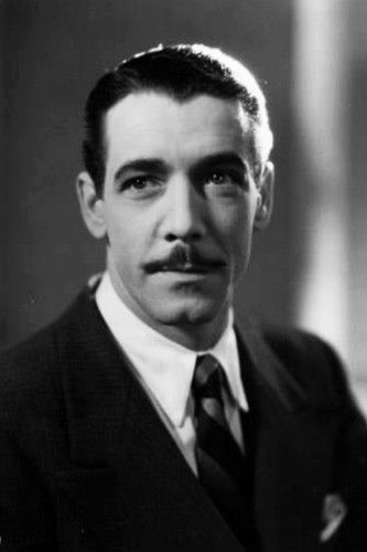 Juan José Piñeiro as El Banquero