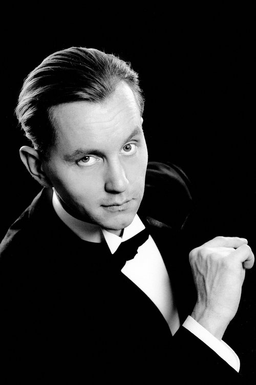 Max Raabe as Max Raabe