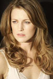 Sara Kubida as Sara Kline