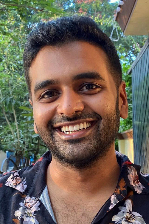 Sai Sushanth Reddy as Vicky