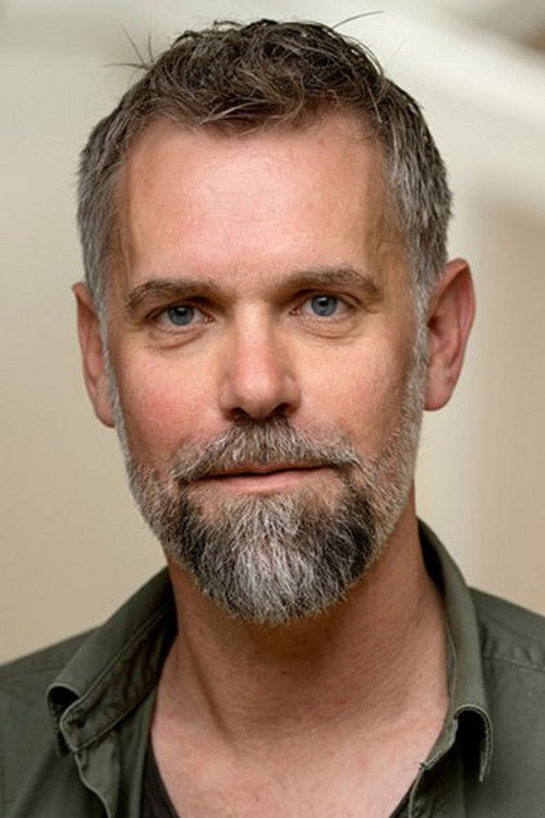 Martin Geertz as Psykolog Lars Juel