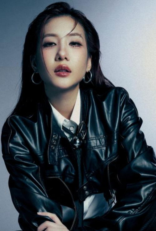 Jorin Khumpiraphan as Self