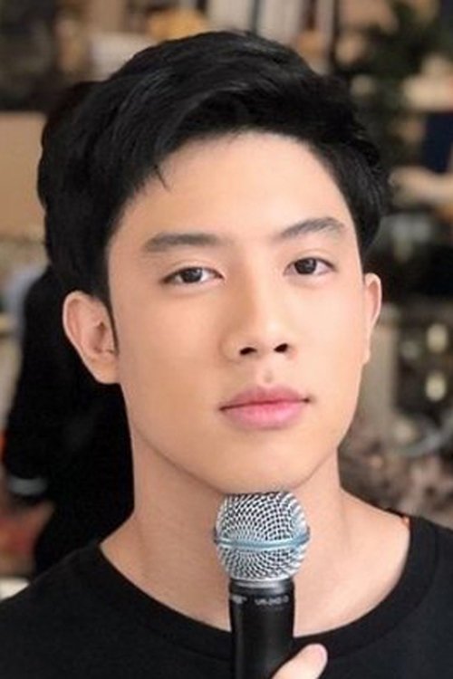 Taninrat Wadsriwat as Q