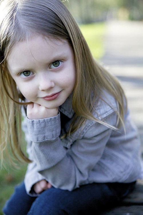 Hannah Longworth as Abbie Davis