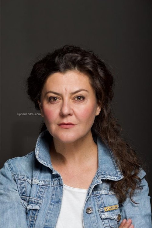 Isabela Neamțu as Irina