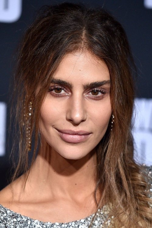 Nadia Hilker as Louise