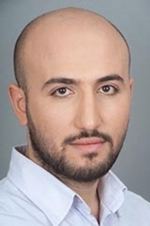 Ünal Hakverdi as Garson