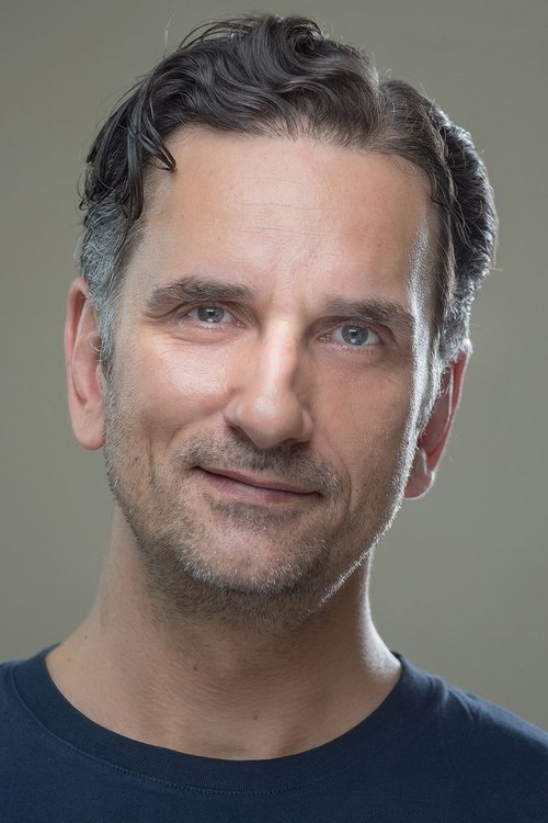 Nikos Psarras as Stathis Therianos