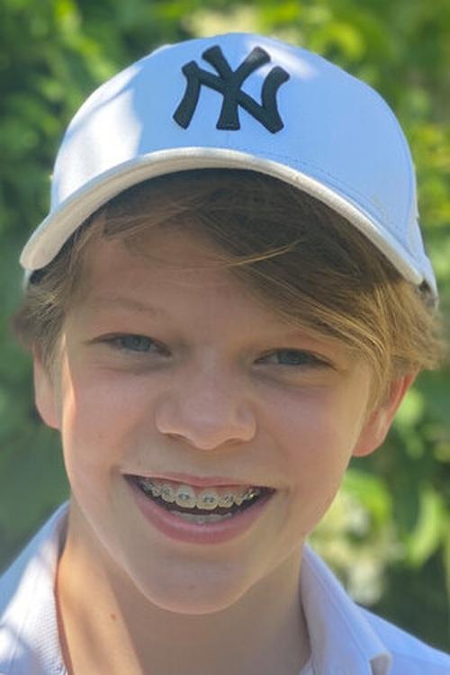 Sil van der Zwan as Theo