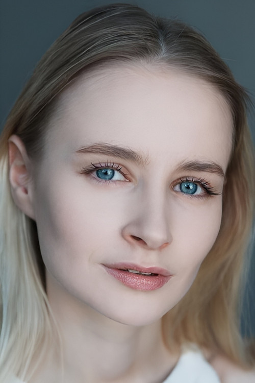 Liza Khapova as Young Woman