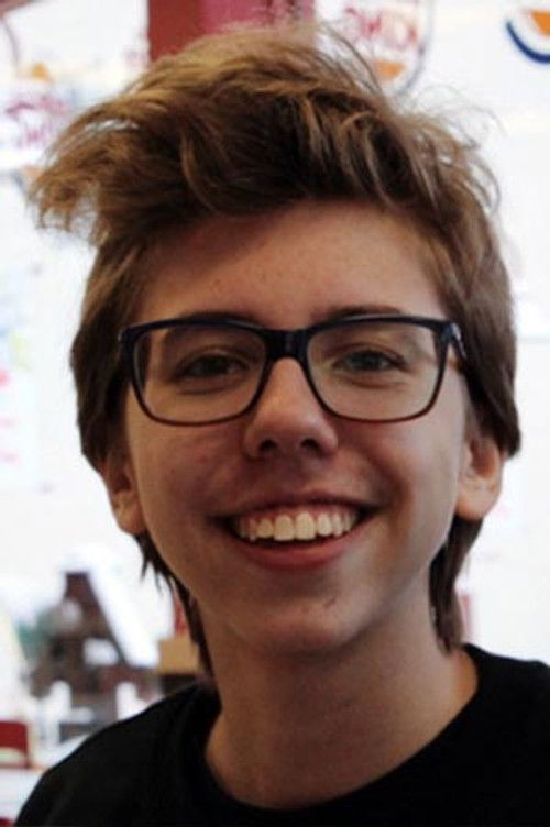 Júlia Zoppas as Tomate Stevie Gerson