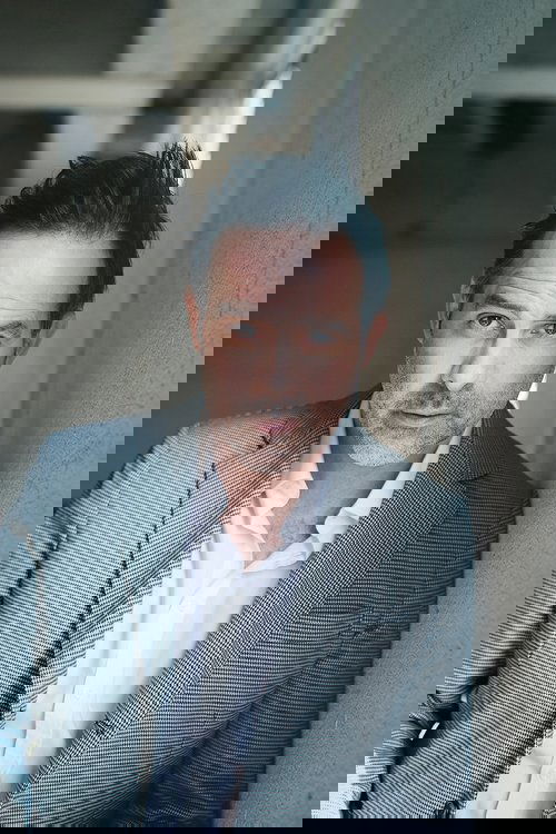 Beat Marti as Wirt im Crusch Alva