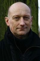 Paul Kooij as Arthur Hollidee