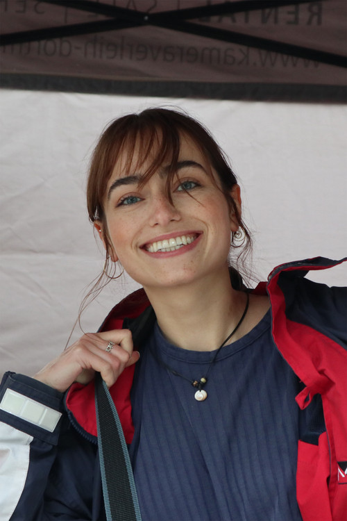 Maja Elisabeth Wulff as Mia