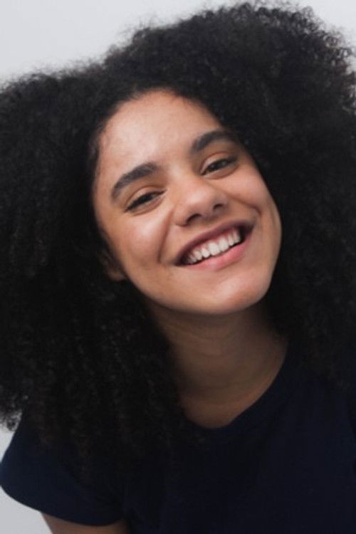 Yasmin Azevedo as Vic