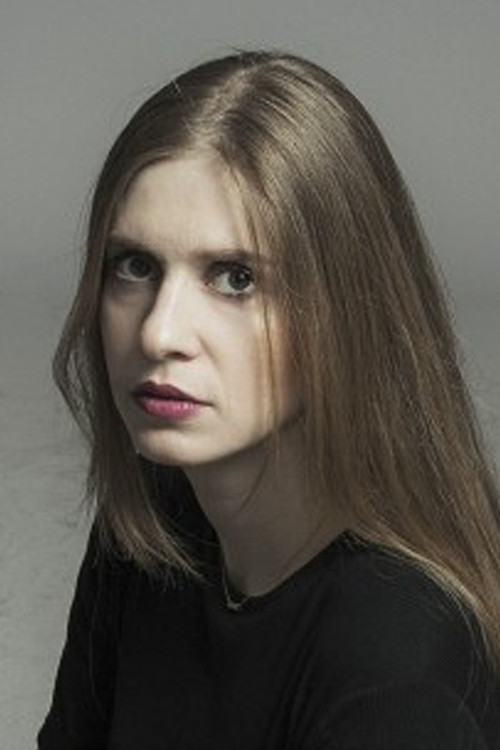 Evi Dovelou as Isabella