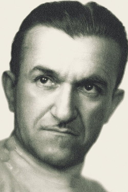 Jack Pierce as Man Operating Ropes (uncredited)