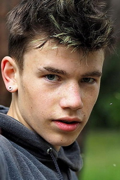 Valentin Oppermann as 