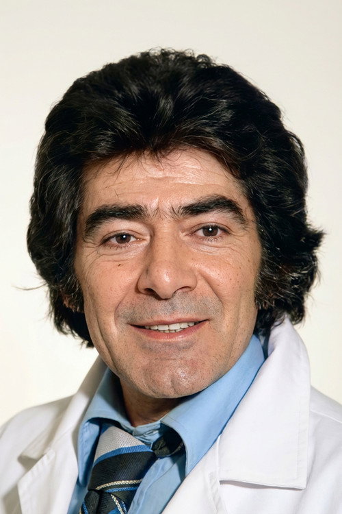 Özcan Özgür as Cemil