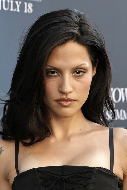 Gabbriette as Veronique