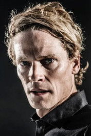 Mikkel Arndt as Læge 4