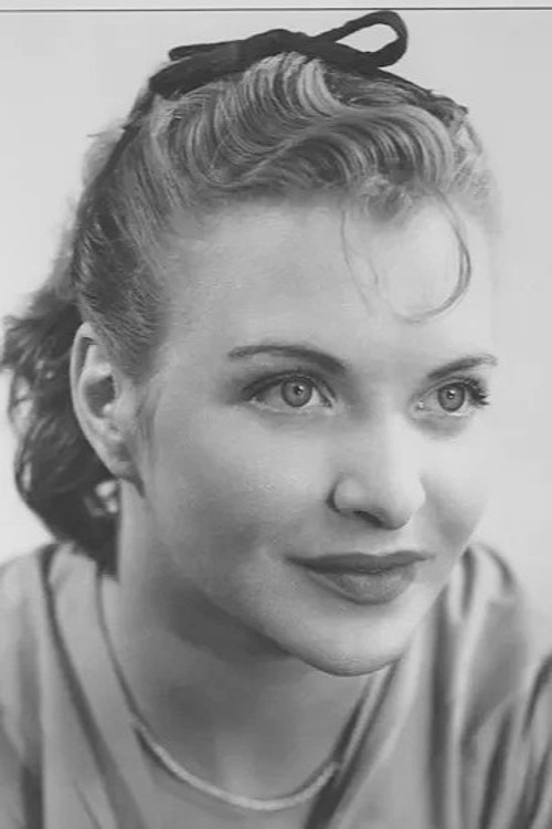 Line Renaud as Simone