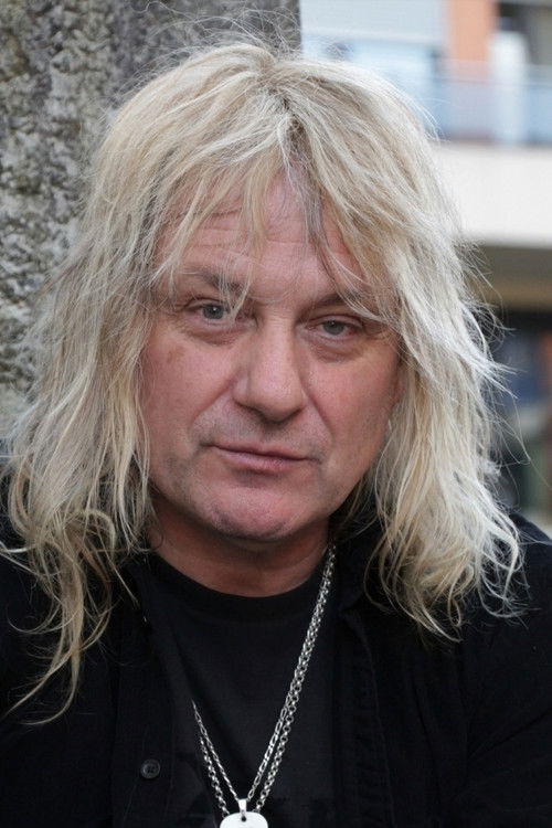 Leo Leoni as Guitars