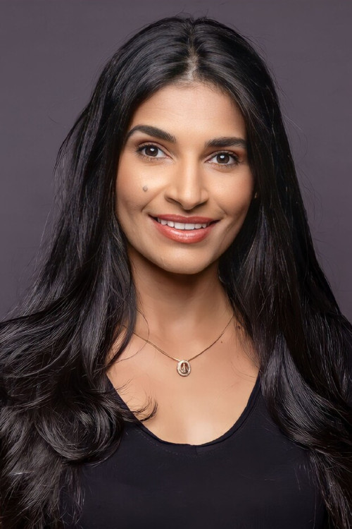 Josie Macedo as Funcionária que chama Tony