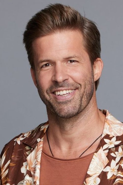 Sebestyén Balázs as Műsorvezető