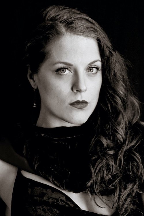 Kaylee Harwood as Lana Murdock