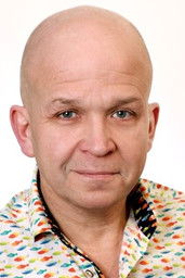 Mart Vugt as Killer's Father