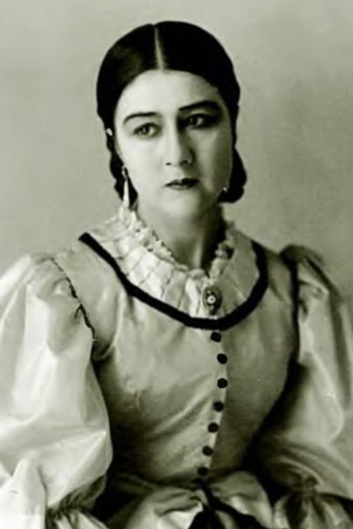 Maria Kryshanovskaya as Sonja, seine Tochter