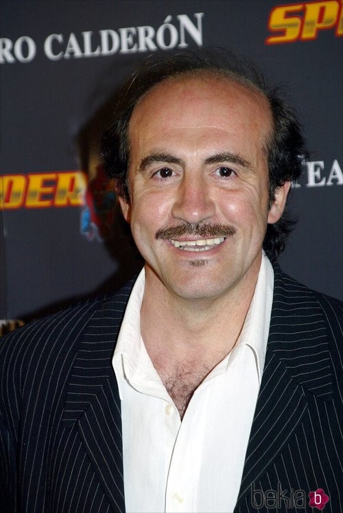 Pedro Reyes as Pascual