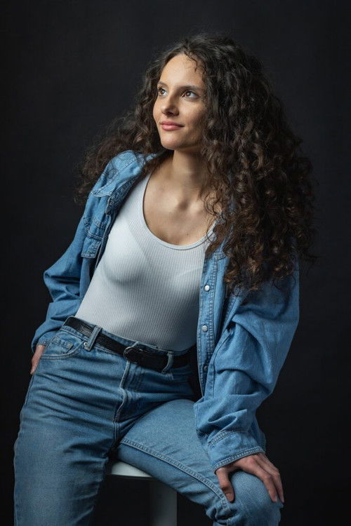 Anna Tabajdi as Anika