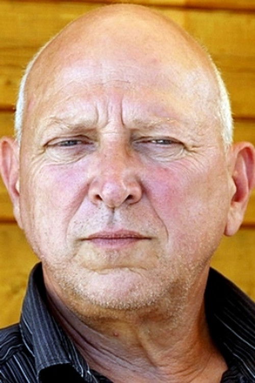 Fabrice Bagni as Le flic au téléphone