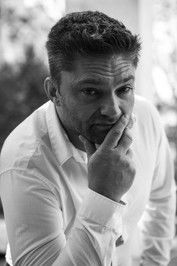 Christophe Perez as Armed man