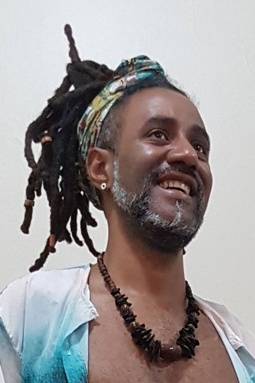 Fred Chamaileon as Apresentador de Opinião