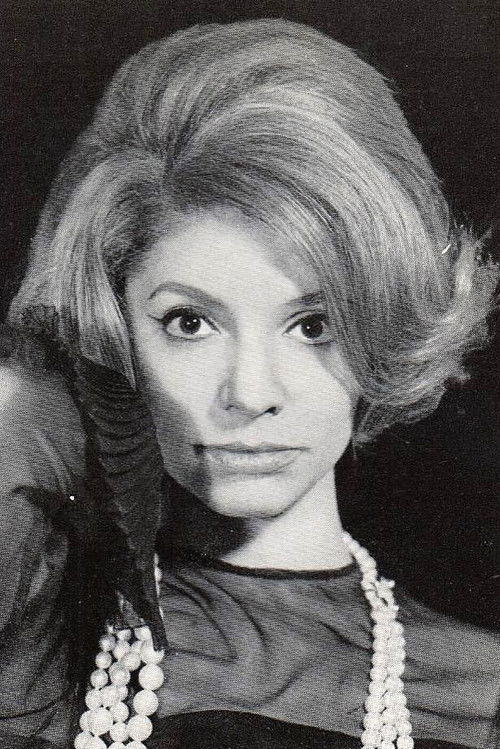 Encarnita Polo as Adriana - Agente 02