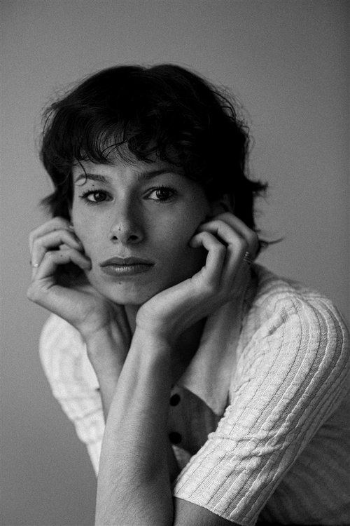 Nina Azouzi as Ilona