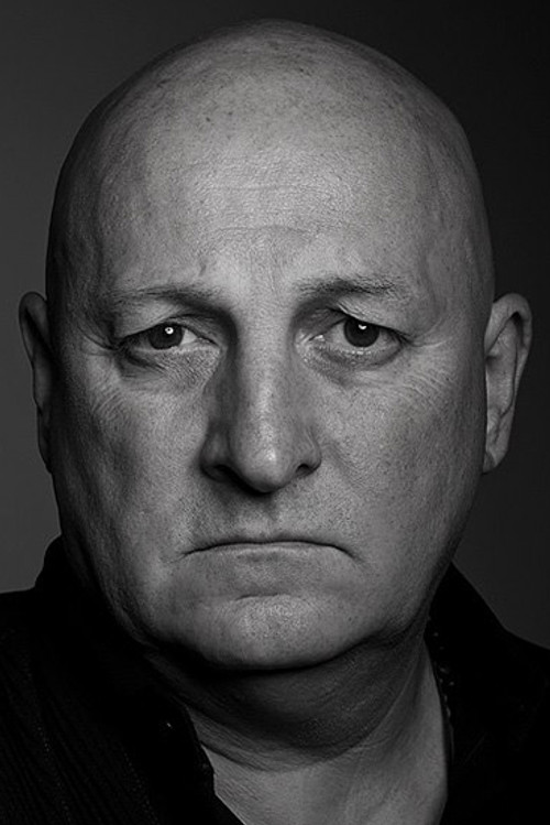 Constantin Cotimanis as Cezar