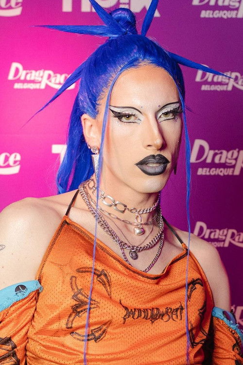 Athena Likis as Infirmier