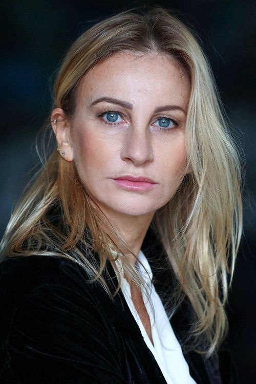 Sabrina Scuccimarra as Elena