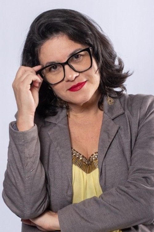 Karina Monteiro as Chronos